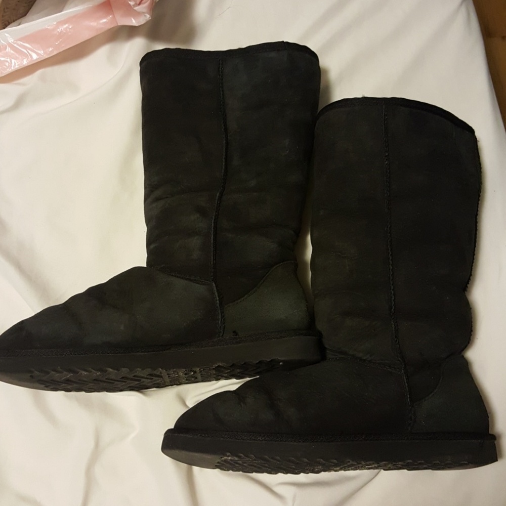 Black tall uggs